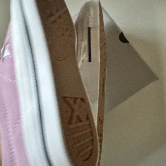 Brand new Urban outfitters pink converse 8.5 womens new in box - Picture 5 of 6